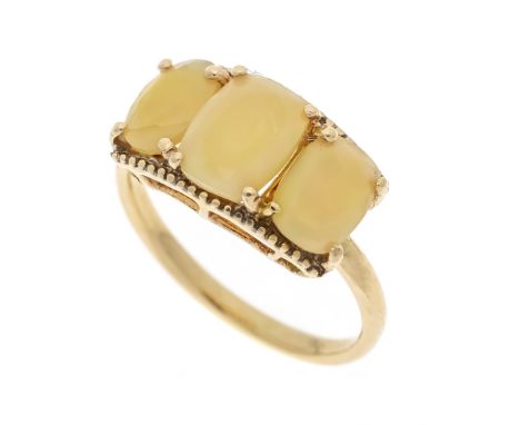 Opal-Ring GG 750/000 mit 3 oval fac. Opalen 8,1 x 6,0 - 7,0 x 4,9 mm transluzent mit gutem Farbenspiel, RG 53, 3,0 g