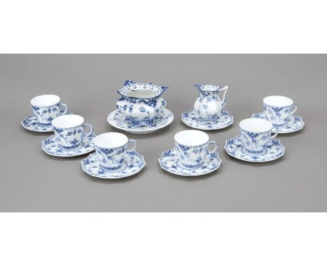 Mokkarestservice, 16-tlg., Royal Copenhagen, Musselmalet, Vollspitze, 6 Mokkatassen mit 7 UT, Modellnr. 1038, H.  6 cm, Milch