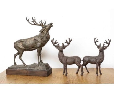 Drei Hirschfiguren, Röhrender Hirsch, auf Plinthe bez. nach Rosenthal Engel 1827, bronzierter Zinkguss auf Holzsockel, wohl N
