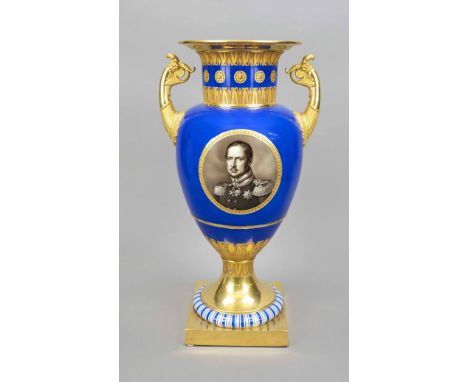 Große prächtige sog. 'Französische Vase', KPM Berlin, 1830er Jahre, Entwurf von Karl Friedrich Schinkel (1781 - 1841) um 1830