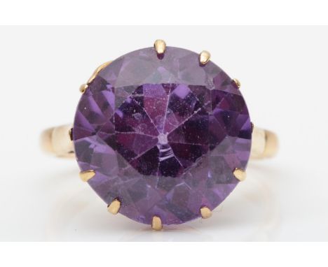 A 9ct gold synthetic alexandrite/sapphire dress ring, diameter 15mm, N, 5.8gm 