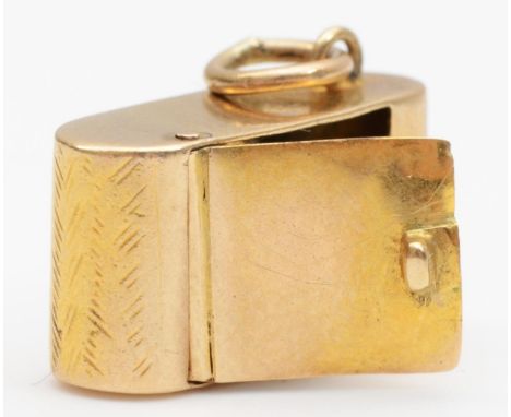 A vintage 9ct gold opening camera charm, London 1954, 15 x 9mm, 2.2gm