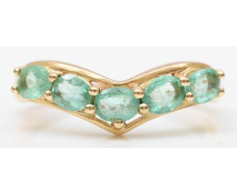 A 10K gold and green gemstone wishbone ring, J, 2gm 