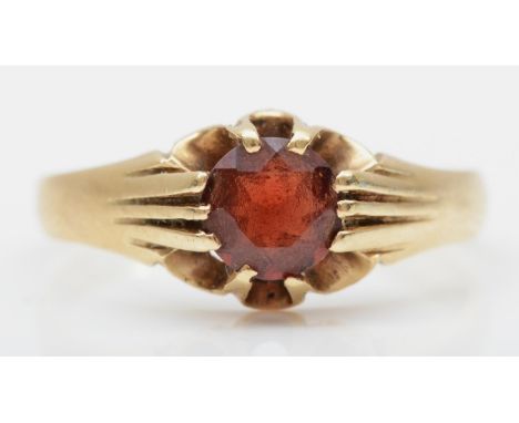 A 9ct gold split claw set garnet single stone ring, Z, 4.2gm 