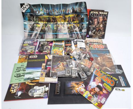 Mixed brand Star Wars vintage & modern collectibles, paperwork, annuals, incomplete action figures. Fair to goodAction figure
