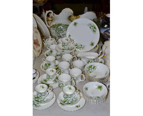 A Royal Albert Trillium pattern six setting dinner and tea service, inc tea and coffee cups, fruit bowls, cream jug etc qty