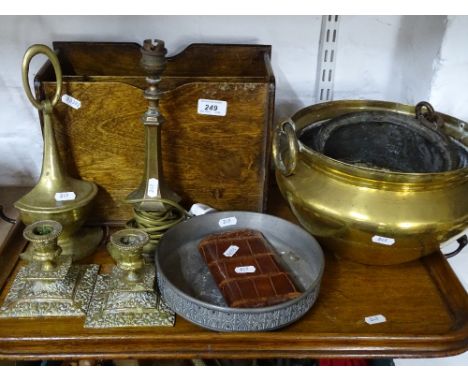 Oak tea tray, magazine rack, table lamp, etc.