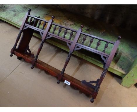 Edwardian mahogany hanging shelf with spindled gallery, width 2' 4"