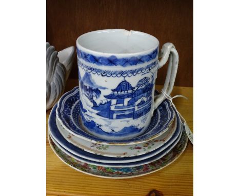 Group of Chinese porcelain, including a blue and white painted mug, (6).