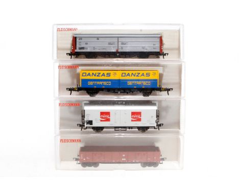4 Fleischmann Wagen, Spur H0, Alterungsspuren, je im Karton, meist Z 2-3