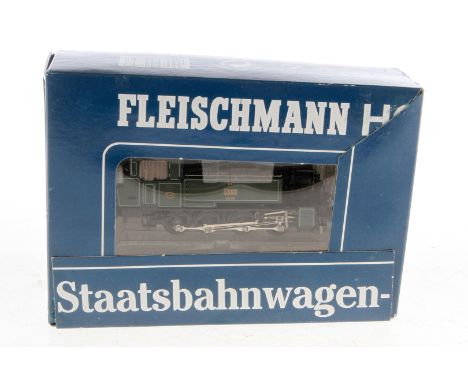 Fleischmann C-Tenderlok ”2560” 4819, Spur H0, grün/schwarz, Alterungsspuren, im Eigenbau-Karton, Z 3