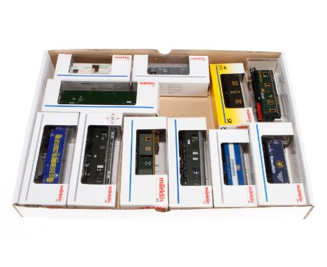 10 Märklin Wagen, Spur H0, Alterungsspuren, je im OK, dazu Fleischmann Wagen, Z 3