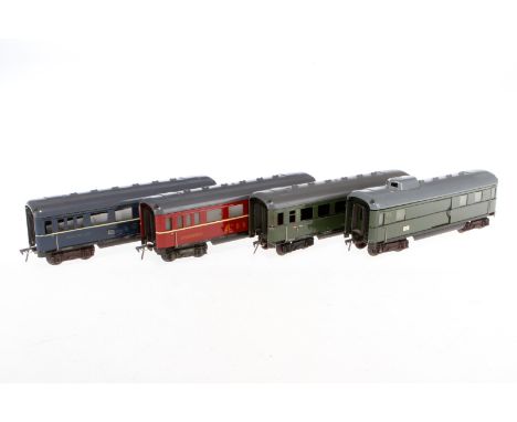 4 Fleischmann Wagen, Spur 0, blau, rot und grün, LS und Alterungsspuren, L 23,5, Z 3
