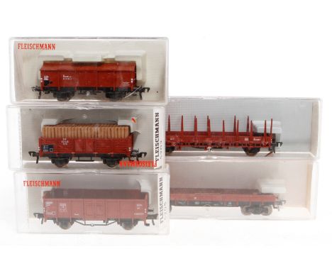 5 Fleischmann Güterwagen, Spur H0, Alterungsspuren, je im Karton, meist Z 2-3