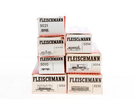 7 Fleischmann Wagen, Spur H0, Alterungsspuren, je im Karton, meist Z 2-3