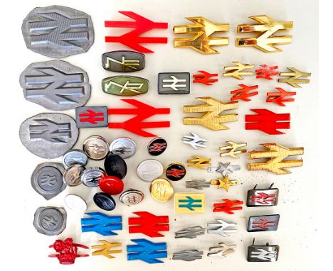 British Rail double arrow Capbadges and Buttons, approximately 40 of various size, some plastic some metal including x3 doubl