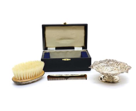 A Victorian silver footed bonbon dish,by Josiah Williams &amp; Co, London 1895,together with a silver mounted brush and comb 