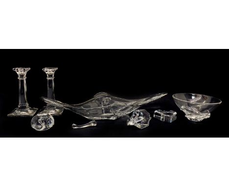 A collection of clear crystal glass, comprising a Baccarat heart form paperweight, 8.5cm high, an elephant, 11cm long, a Steu