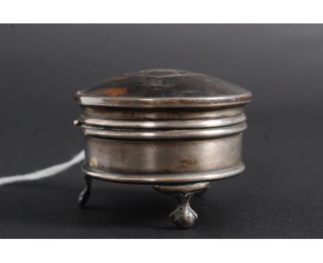 A hallmarked silver and tortoiseshell powder / snuff box, hallmarked for L&S Of Birmingham. 