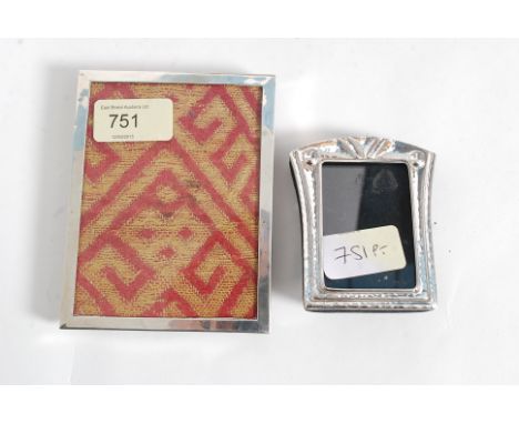 2 silver  925 stamped photo frames, one of square form, the other Art Nouveau. Gross combined weight 165.g