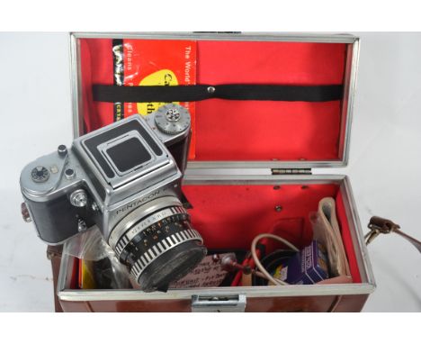 An excellent leather cased vintage Pentacon six slr camera having a Carl Zeiss Jena Biometar 2,8/80 7305871 lens complete wit