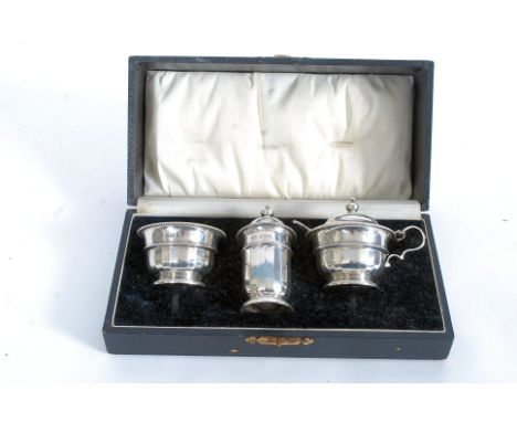 Adie Brothers Ltd of Birmingham, 1943 hallmarked silver set of salts / cruets and spoon. Presented within original lined case