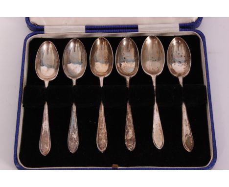 A cased set of 6 silver hallmarked spoons dating to London 1907 by Josiah Williams & Co -David Landsborough Fullerton. Comple