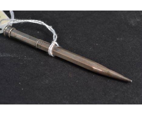 A silver hallmarked propelling pencil  by Samuel Morden & Co bearing hallmarks for London circa 1927 ( marks partially rubbed