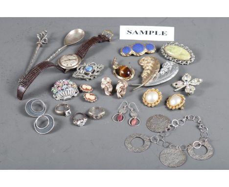 A quantity of mostly silver jewellery, costume jewellery and other similar items, and a gentleman's Timex wristwatch with dat