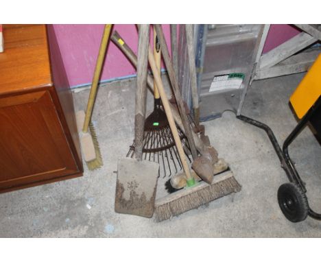 Quantity of miscellaneous garden tools