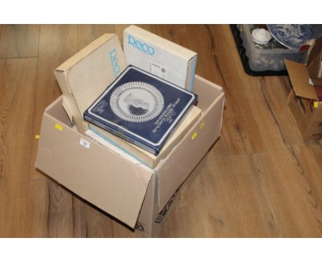 Box of various collectors plates boxed, Goebel etc