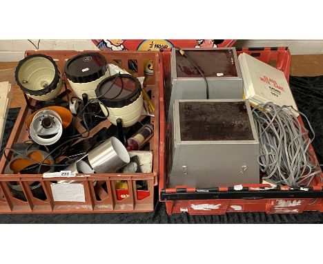 TWO TRAYS OF VINTAGE KODAK &amp; OTHER PHOTOGRAPHIC LIGHTING