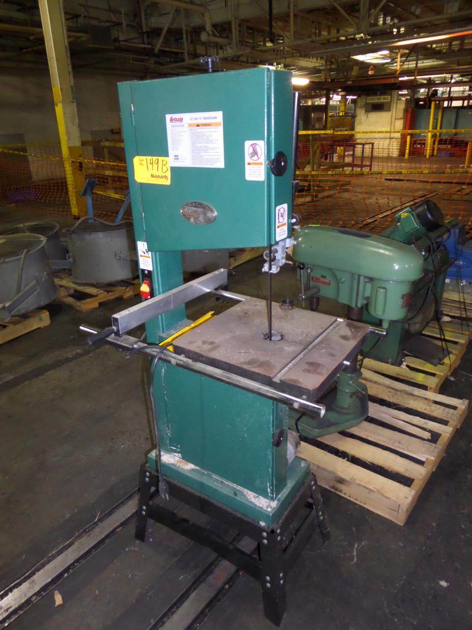 GRIZZLY G1148 15" VERTICLE BANDSAW 16"x16" TABLE 1HP 28003100FPM 110