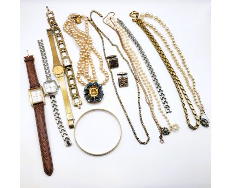 A group of jewellery items, including a 14ct yellow and white gold fancy-link chain necklace 56 cm long, together with a 9ct 