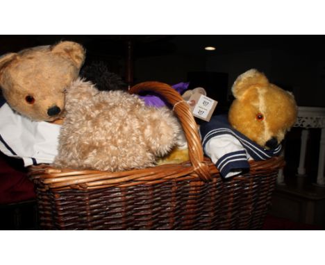 A number of modern teddy bears including a Steiff bear, in basket