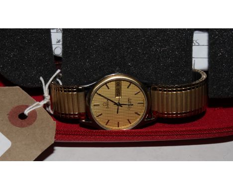 A gentleman's Omega Seamaster Quartz wristwatch with gilt dial, baton numerals and day/date aperture at 3 o'clock