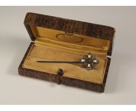 GERMAN WWI STICK PIN.
A German Hamburg Honour Cross stick pin, stamped Ges Gesch to the reverse & in original Berlin retailer