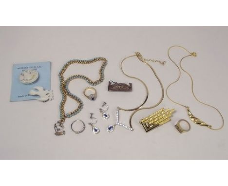 COSTUME JEWELLERY.
Mother of pearl & other jewellery.