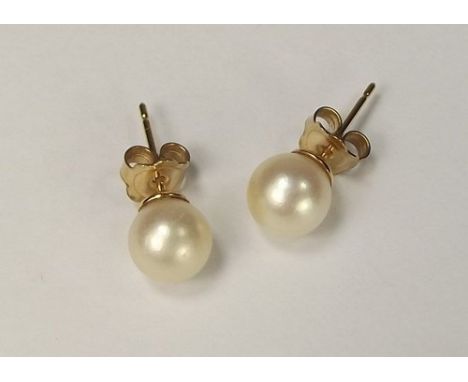 PEARL STUDS.
A pair of 7mm, South Sea pearl ear studs.
