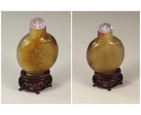 CHINESE SNUFF BOTTLE.
A Chinese flask snuff bottle in brown chalcedony, with rose quartz stopper & carved stand.
Height 5.5cm