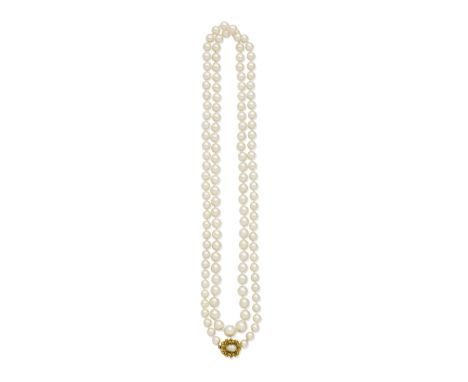 CULTURED PEARL NECKLACEThe single row of graduated 9.1mm-6.4mm cultured pearls,  on a cannetille pearl clasp, length 107.0cmF