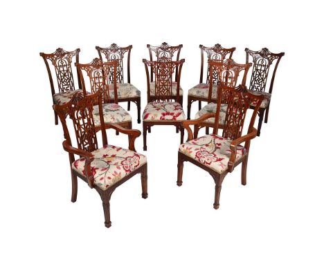 A SET OF TEN MAHOGANY DINING CHAIRS IN GEORGE III CHINESE CHIPPENDALE STYLE, 20TH CENTURY With printed linen upholstery The t