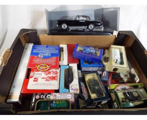 A collection of boxed diecast model motor vehicles to include a 1:18 scale Sun Star Facel Vega HK500 mint in box, also Matchb