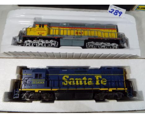 Model railways - two HO scale American locomotives comprising Union Pacific op no 3167 by Pemco and Santa Fe op no 3560 by bA