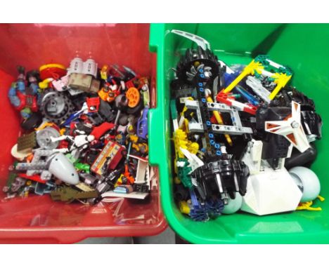 A good mixed lot to include a K-Nex, action figures, die cast models, and similar toys