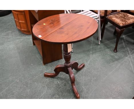 A Victorian tripod table with circular top, height 74 cm, diameter 61 cm 