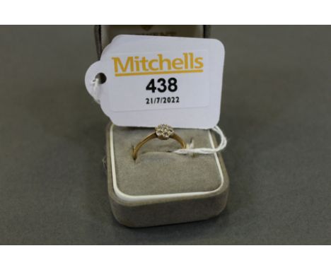 18 ct gold diamond ring, size K