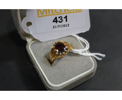 18 ct gold ring, size K, weight 4.3 grams