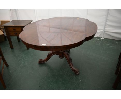 Victorian mahogany Loo table with column and tripod base and carved floral knees, height 72 cm, length 148 cm, width 108 cm