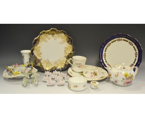 Ceramics - a set of six Royal Doulton dessert plates; a Hammersley breakfast set; a Davenport teapot stand; nine Royal Doulto